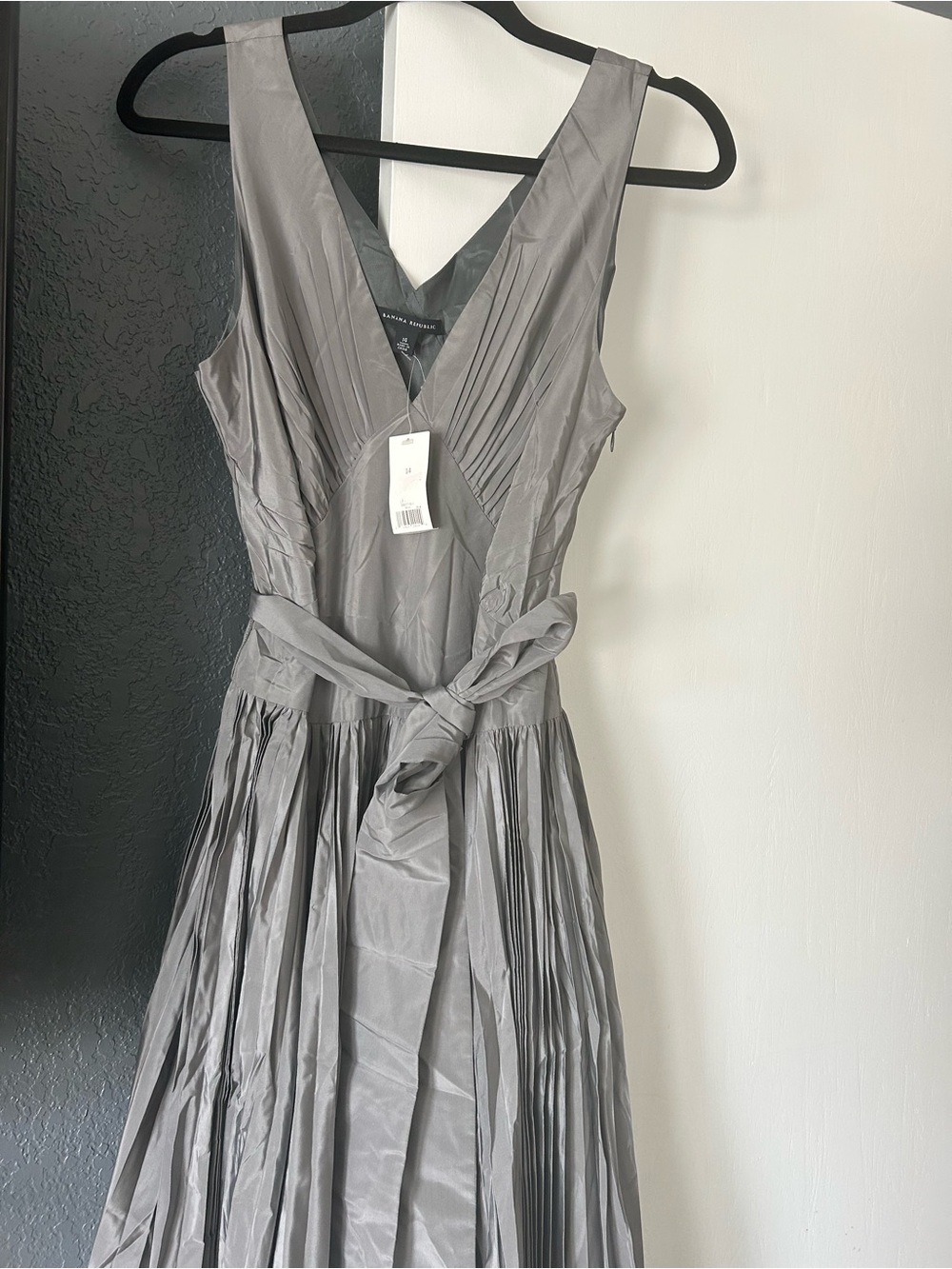 Banana Republic Silver-Gray V-Neck Pleated Midi Dress